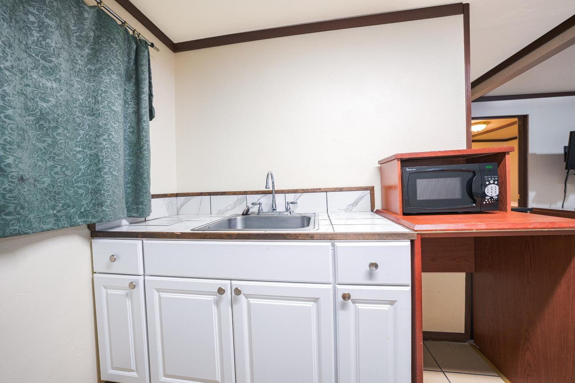 Hotel Oyo Portland Or Near Airport 2*
